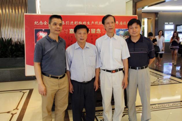 圖8、性價比高的高級拋光磚展區(qū)留影.jpg