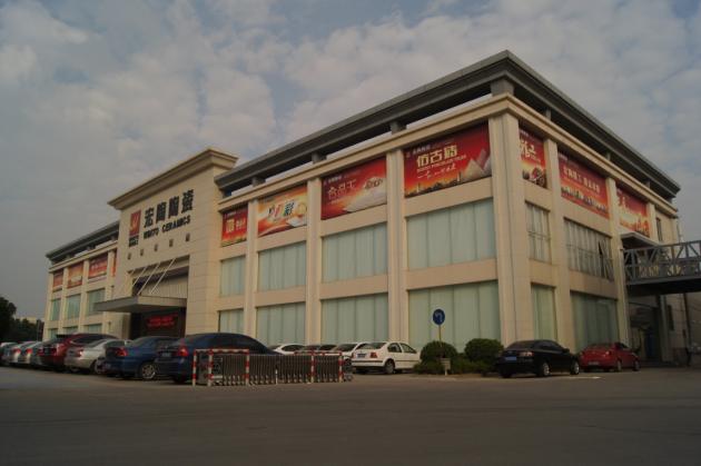 圖1、莊重氣派的營銷中心展館外觀