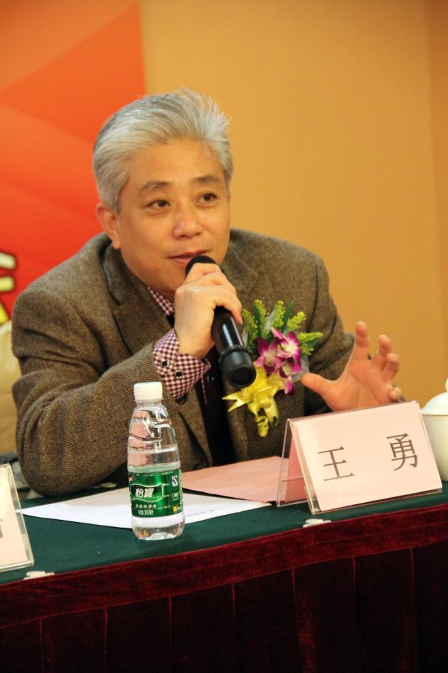 圖6、企業(yè)市場總監(jiān)王勇主持會議
