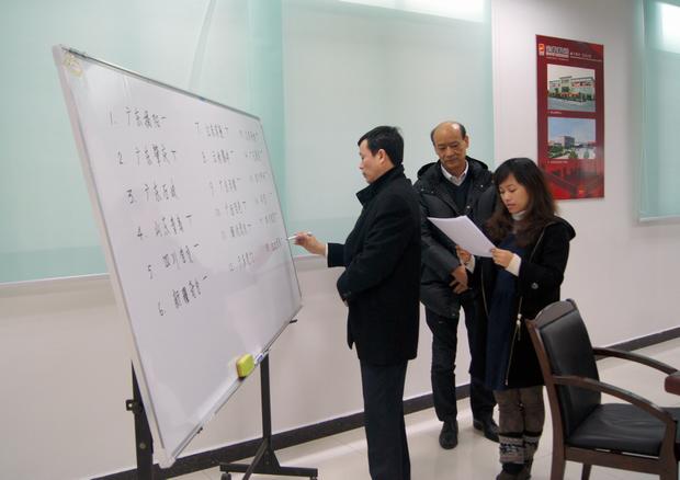 圖10、企業(yè)副總歐家瑞親自監(jiān)督評選記票
