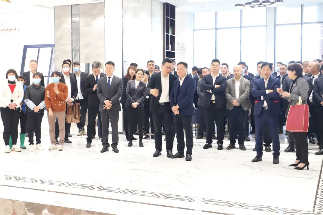 宏陶瓷磚地磚公司高層及部門代表前往南海、清遠生產(chǎn)基地，共同慶賀瓷磚地磚生產(chǎn)基地開工